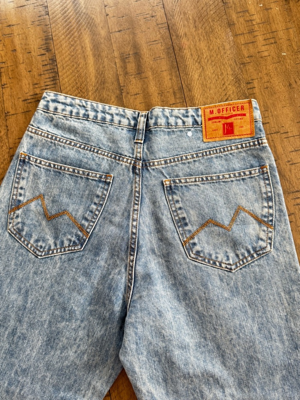 High-Rise Blue Denim Jeans with Pearl Accent - Picture 6 of 11